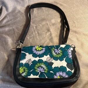 Thirty-One Crossbody in Dark Green Floral